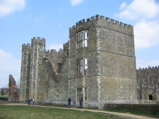 cowdrayruin.jpg