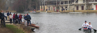 girls rowing on the thames, oxford