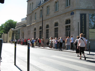 queue for the rodin museum, paris